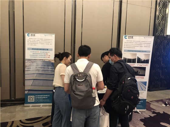 麦克威展会现场为参会人员讲解3