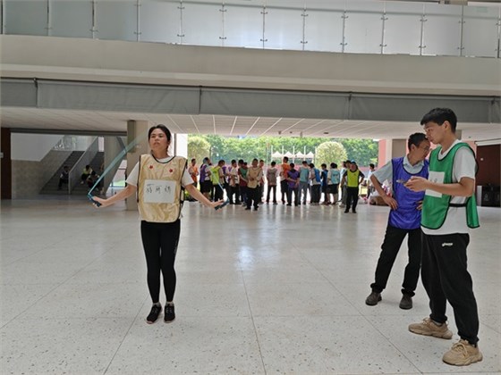 2025麦克威春季运动会跳绳比赛