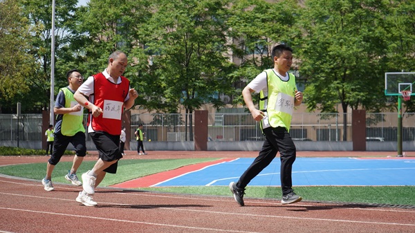 2025麦克威春季运动会1500米比赛