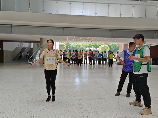 2025麦克威春季运动会跳绳比赛