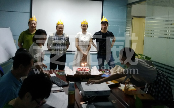 麦克威通风为员工举办生日派对3